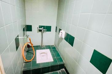 Leisure Commerce Square