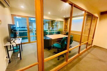 Leisure Commerce Square