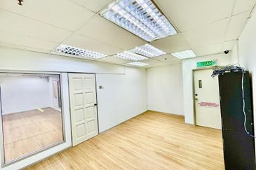 Leisure Commerce Square