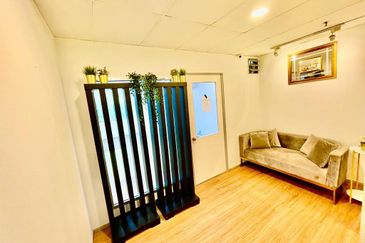 Leisure Commerce Square