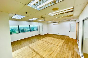 Leisure Commerce Square