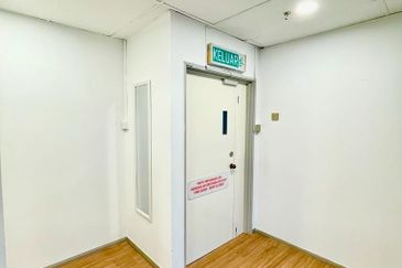 Leisure Commerce Square