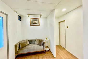 Leisure Commerce Square