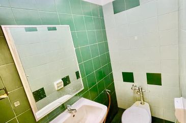 Leisure Commerce Square