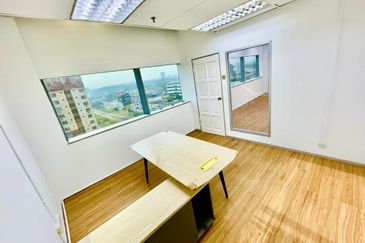 Leisure Commerce Square