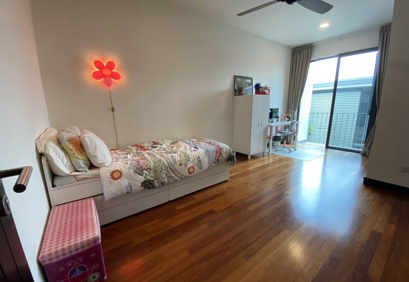 Duta Villa, Setia Alam