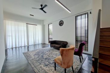 Persiaran Puncak Alam 1 