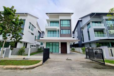 Persiaran Puncak Alam 1 