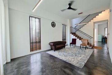 Persiaran Puncak Alam 1 