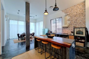 Persiaran Puncak Alam 1 