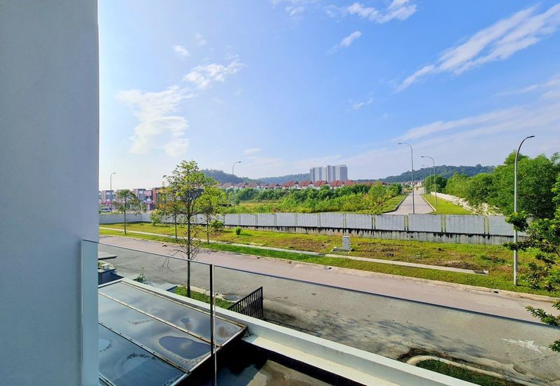 Persiaran Puncak Alam 1 