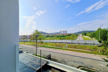 Persiaran Puncak Alam 1 