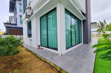 Persiaran Puncak Alam 1 