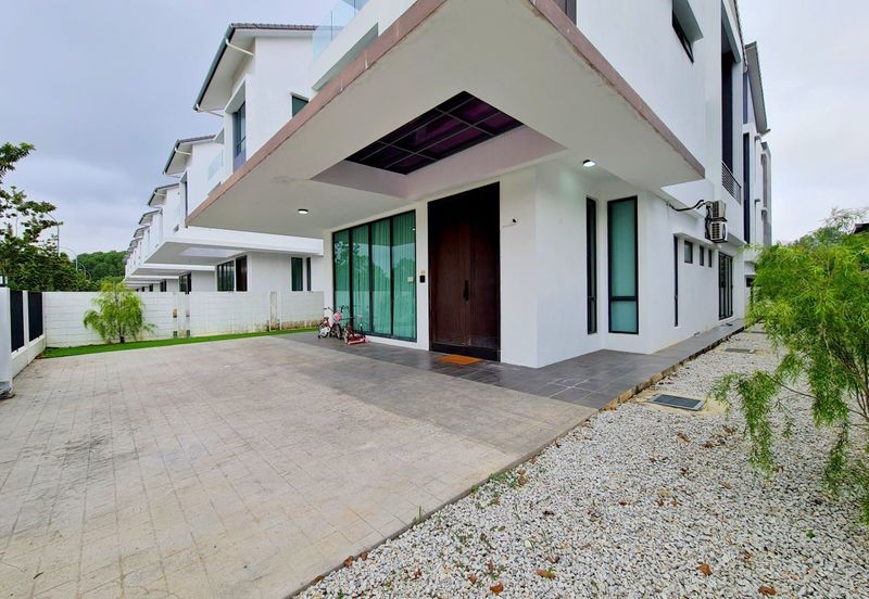 Persiaran Puncak Alam 1 