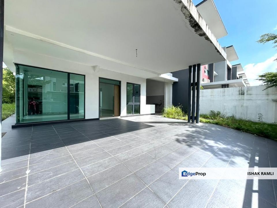 Corner Lot 3 Storey Bungalow House Perdana Heights, Seksyen U10, Shah Alam, Selangor, Shah Alam