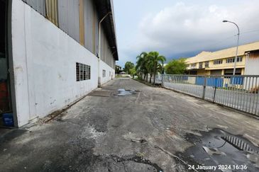 3 Storey Office cum Detached Factory at Jln. Sg. Puloh, Off Jalan Kapar for rent
