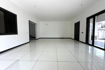 Hevea Elmina Gardens