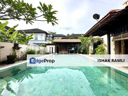 Seksyen 11, Shah Alam Double Storey Bungalow for sale with Swimming pool, Selangor, Shah Alam