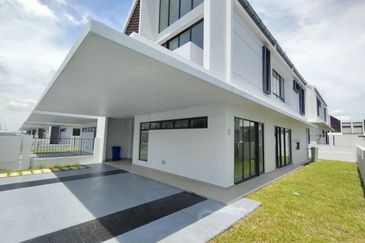 Elmina Green The Eighth @ City of Elmina