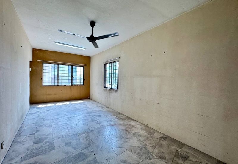 Rose Apartment, Taman Saujana Utama