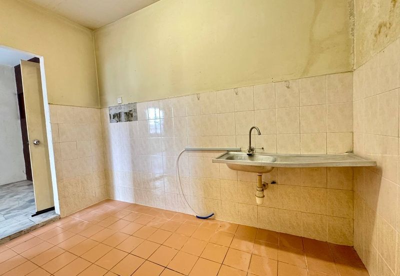 Rose Apartment, Taman Saujana Utama