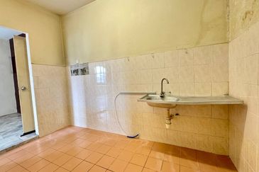 Rose Apartment, Taman Saujana Utama