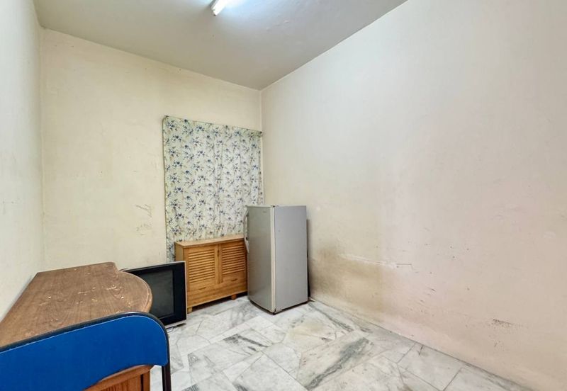 Rose Apartment, Taman Saujana Utama