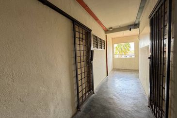 Rose Apartment, Taman Saujana Utama