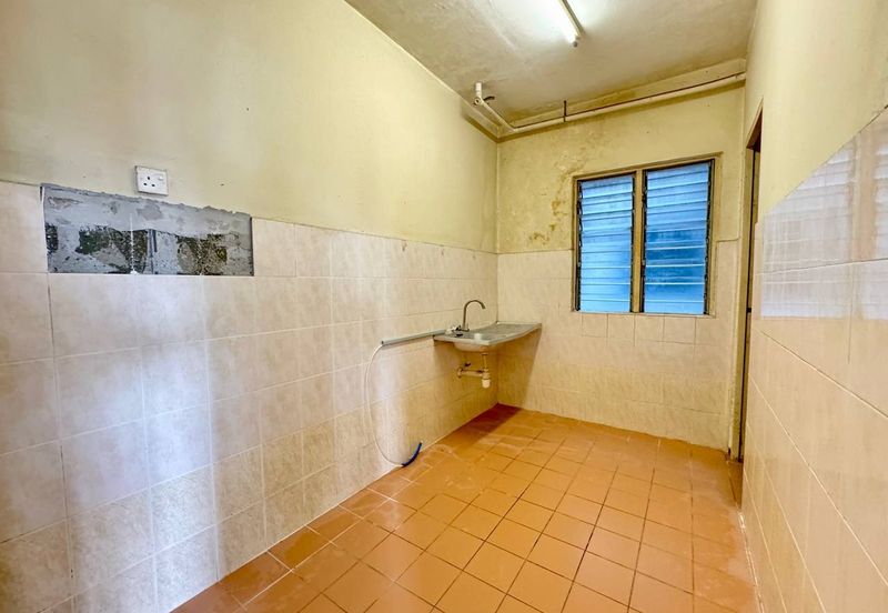 Rose Apartment, Taman Saujana Utama