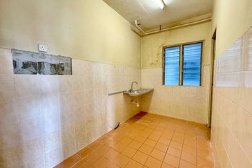 Rose Apartment, Taman Saujana Utama