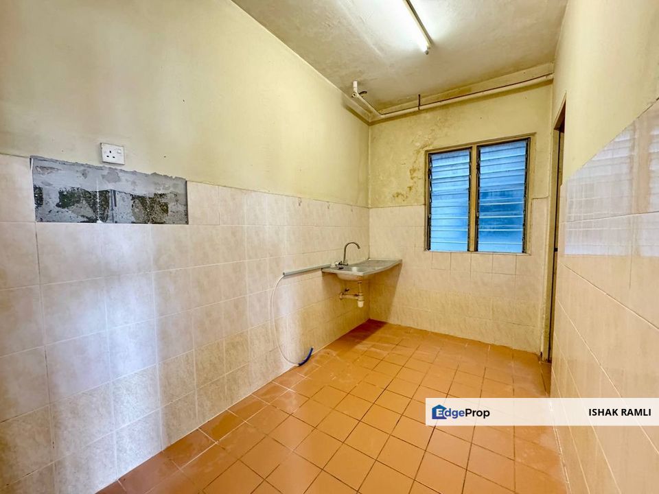 Rose Apartment, Saujana Utama, Sungai Buloh for sale Below Market , Selangor, Sungai Buloh