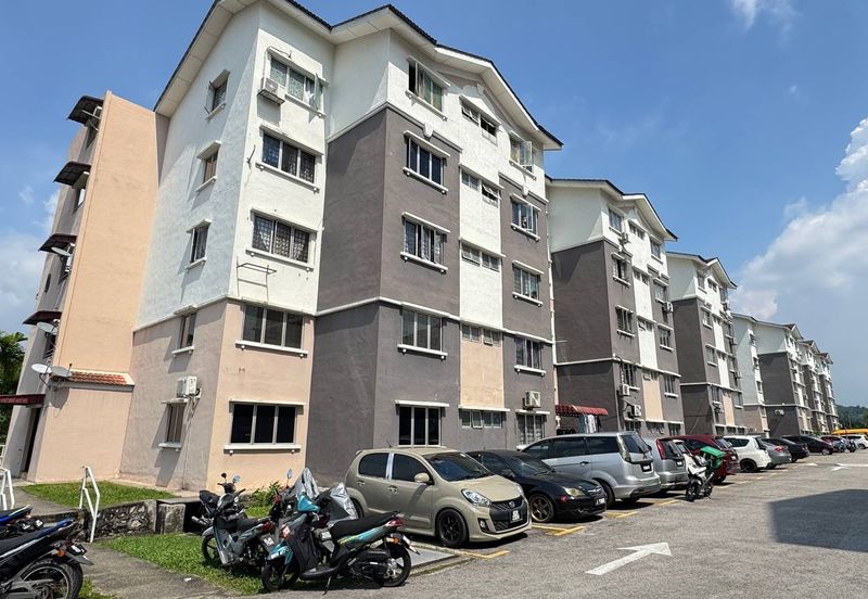 Rose Apartment, Taman Saujana Utama