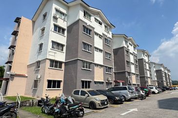 Rose Apartment, Taman Saujana Utama