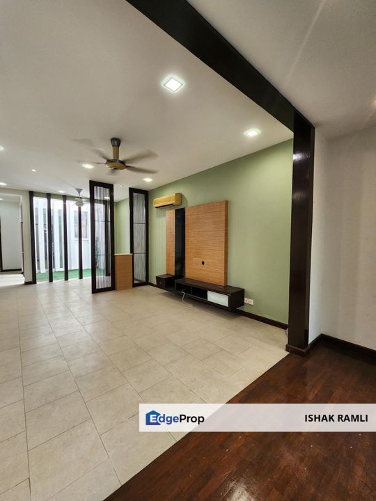 Lagenda 1, Bukit Jelutong, Shah Alam Double Storey Superlink House for sale Below market , Selangor, Shah Alam