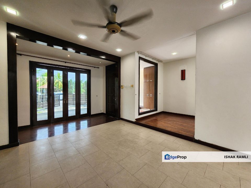 Lagenda 1, Bukit Jelutong, Shah Alam Double Storey Superlink House for sale Below market , Selangor, Shah Alam
