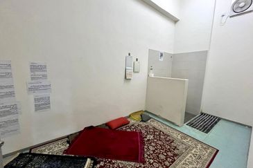 Tiong Nam Industrial Park, Seksyen 15, Shah Alam Three Storey Semi-D Factorey For Sale