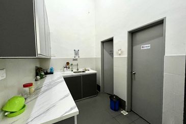 Tiong Nam Industrial Park, Seksyen 15, Shah Alam Three Storey Semi-D Factorey For Sale