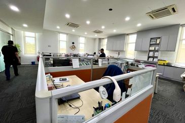 Tiong Nam Industrial Park, Seksyen 15, Shah Alam Three Storey Semi-D Factorey For Sale