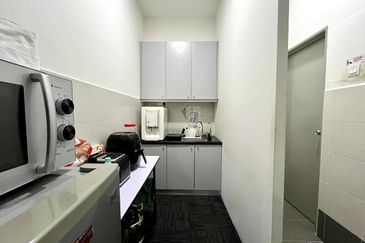 Tiong Nam Industrial Park, Seksyen 15, Shah Alam Three Storey Semi-D Factorey For Sale