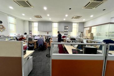 Tiong Nam Industrial Park, Seksyen 15, Shah Alam Three Storey Semi-D Factorey For Sale