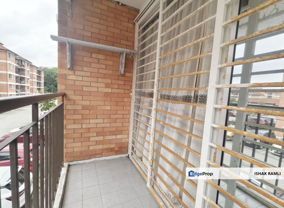 Pangsapuri Sri Budiman, Seksyen U10, Shah Alam For Sale Low Level, Selangor, Shah Alam