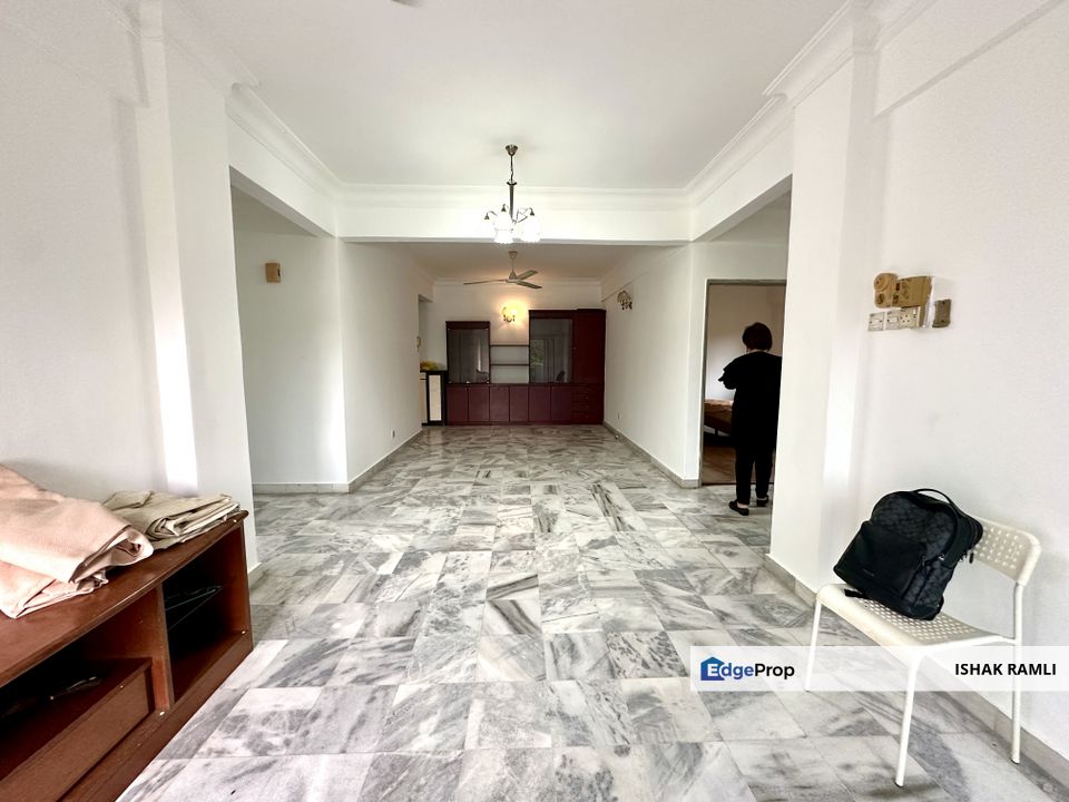 Sri Permata Apartment, Shah Alam for Sale Corner Lot with Balcony facing KGSAAS Golf Course, Selangor, Shah Alam