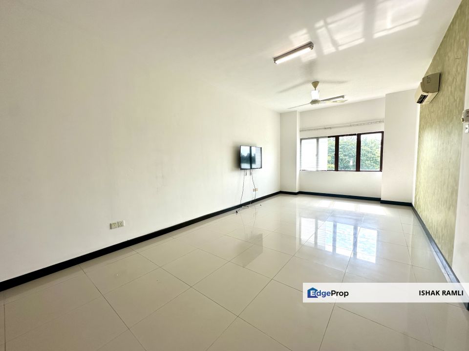 Desa Idaman Apartment, Puchong Prima, Puchong For Sale Facing Lake , Selangor, Puchong