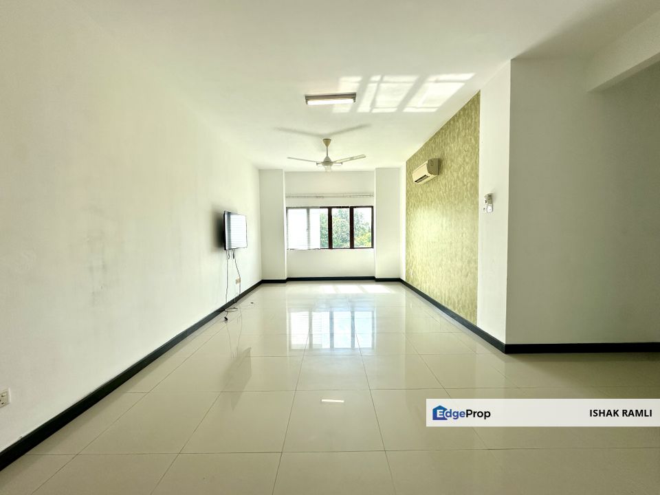 Desa Idaman Apartment, Puchong Prima, Puchong For Sale Facing Lake , Selangor, Puchong