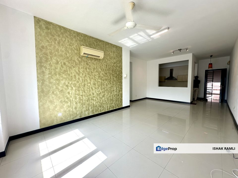 Desa Idaman Apartment, Puchong Prima, Puchong For Sale Facing Lake , Selangor, Puchong