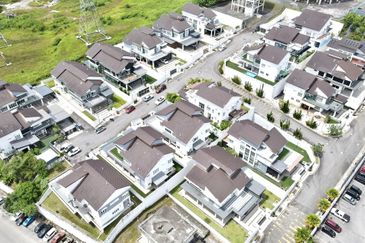 Taman Pinggiran Putra