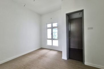 Taman Pinggiran Putra