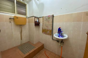 Iris Apartment, Taman Saujana Utama