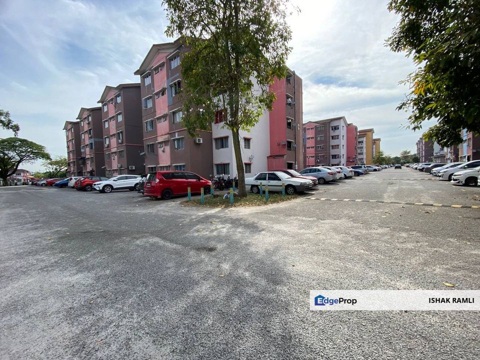 Iris Apartment, Saujana Utama For Sale Low Level, Selangor, Sungai Buloh