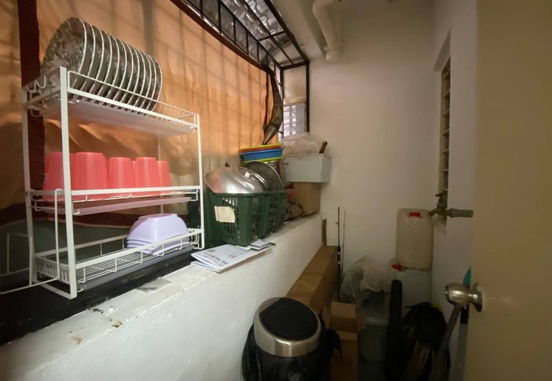 Iris Apartment, Taman Saujana Utama